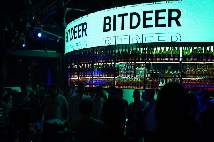 How is BitDeer converting Bitcoin mining machines?