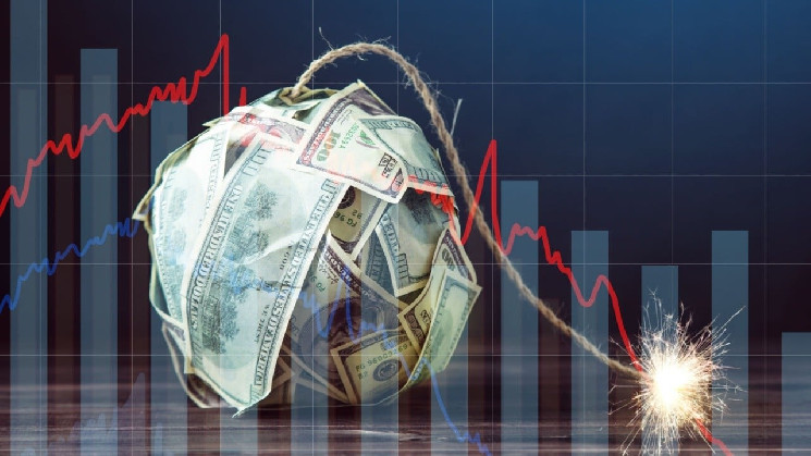 Dominance slip of US Dollar Reserve - Experts warn Trump's policy to fuel decline
